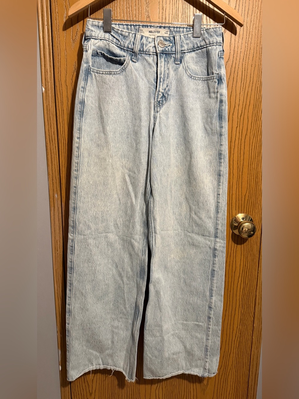 Light Wash Women’s Straight Leg Jeans - Blue